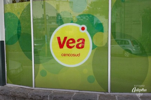 Vinilo instalado en vidrieras